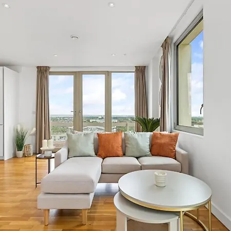 Luxury Penthouse Stratford City